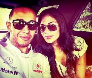 O problema la masina i-a dat de gol. Unde a fost fotografiat Lewis Hamilton