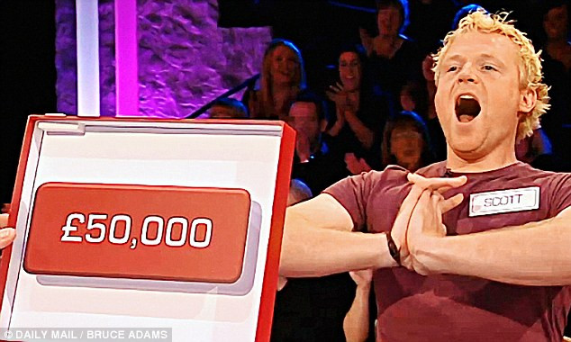 Un sot a cheltuit o suma record in doar patru luni pentru a se razbuna pe sotia care il insela