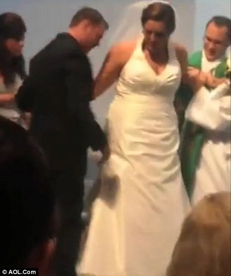 Ultimul VIRAL pe net. Mirele a distrus cel mai asteptat moment al nuntii. Ce i-a facut sotiei