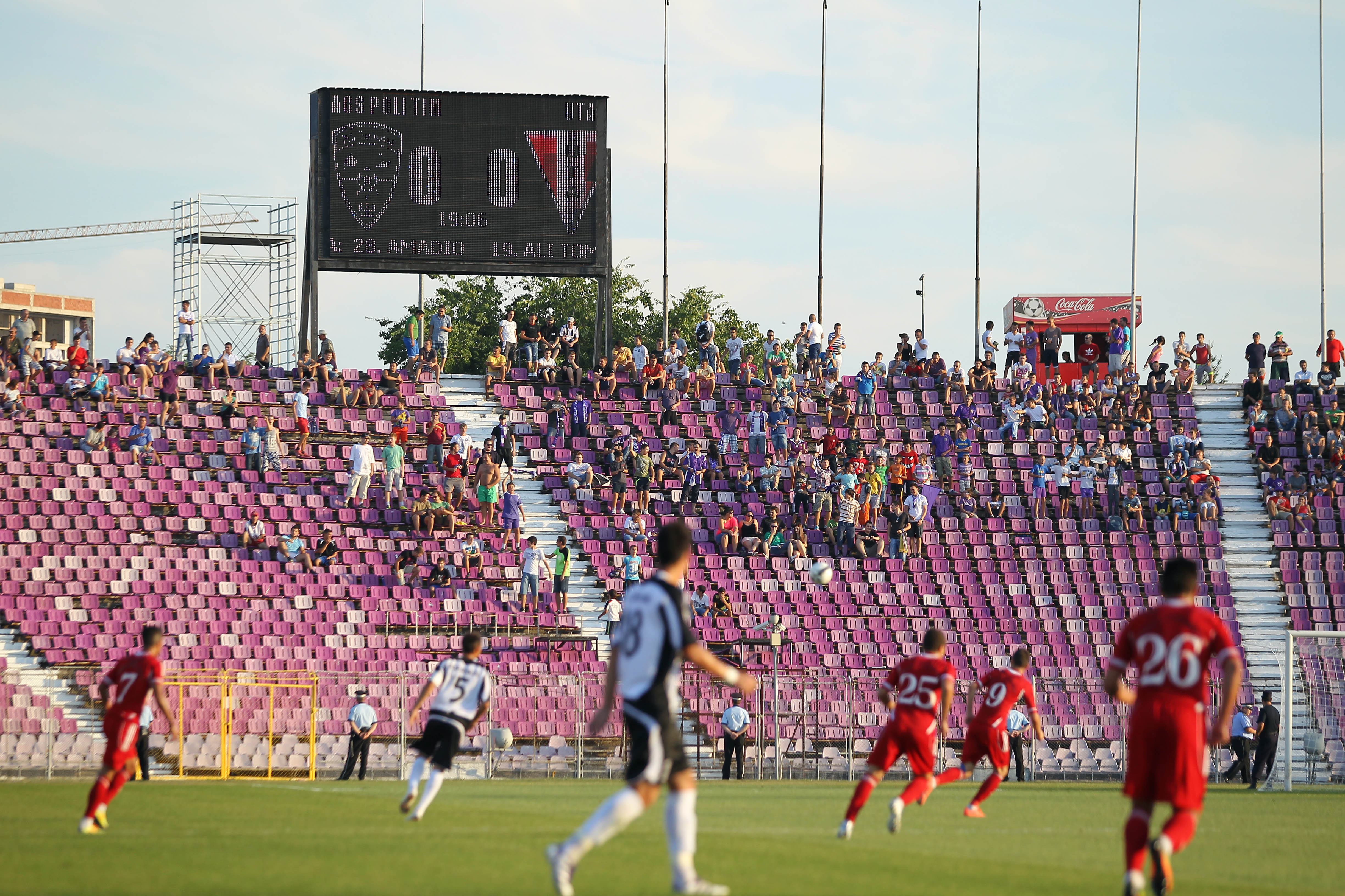 Fotbal second hand: ACS Poli – UTA, un banal meci de „B”, atât pe teren, cât şi în tribune