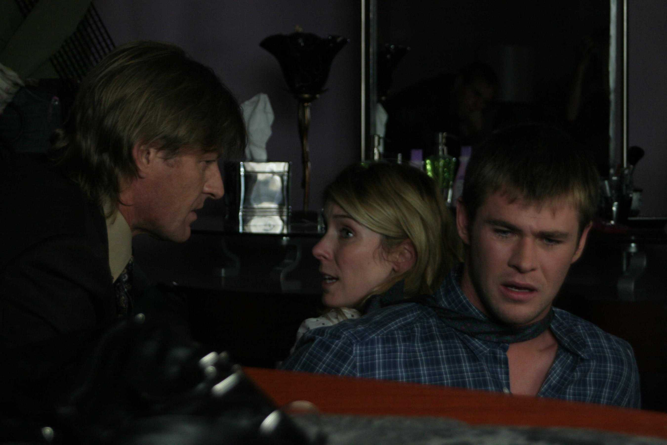 Tu cum ai reactiona? S-a trezit din senin cu o valiza plina cu jumatate de milion de dolari