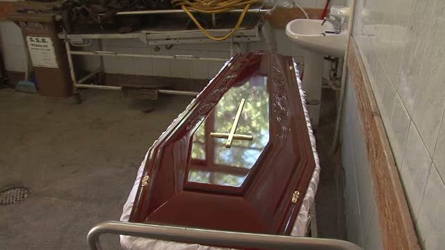 A murit dupa ce a cazut de pe un pod. Ce s-a intamplat cu cadavrul la morga a oripilat medicii