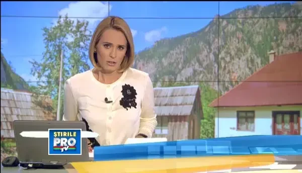 O femeie de 93 de ani isi duce piciorul amputat la primarie ca sa-si recupereze ajutorul financiar