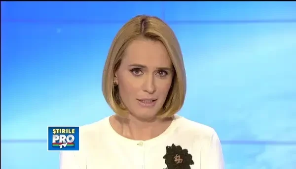 Angela Merkel, intr-o ipostaza rara: cu colegii de partid la un pahar de bere si cantand pe scena