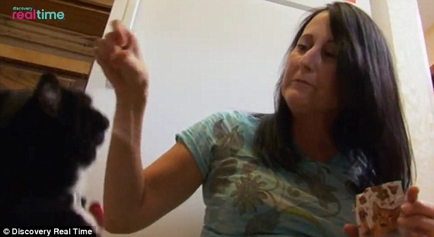 "Pentru mine, e heroina pura". O femeie din SUA este dependenta de mancare de pisici