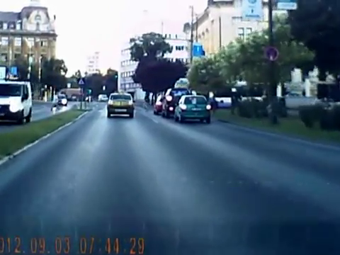 Taximetrist batut de un alt sofer dupa ce a lovit o femeie pe trecerea de pietoni. Vezi VIDEO