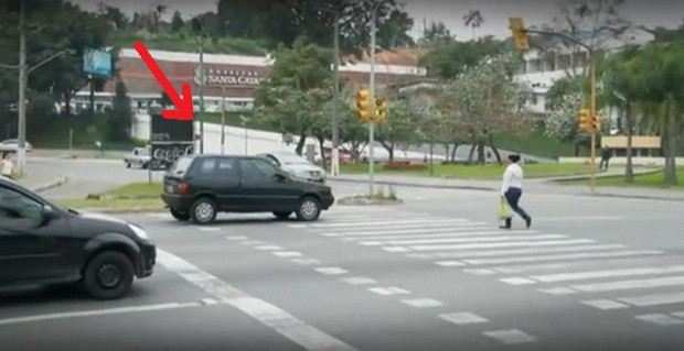 Ce pateste un sofer BOSS de BOSS, care opreste masina fix pe trecerea de pietoni! VIDEO