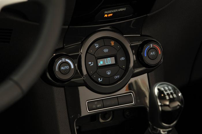 Cel mai destept FORD s-a lansat acum cateva ore. Uite cu ce tehnologii "SF" vine noul FIESTA 2013