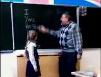 Reactia incredibila a unei eleve de 9 ani dupa ce proful de engleza o loveste in clasa. VIDEO