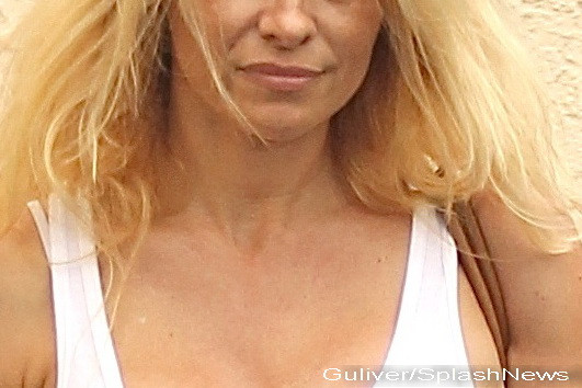 Blonda din fanteziile tuturor barbatilor, fara machiaj. Fanii: "Arata ingrozitor"