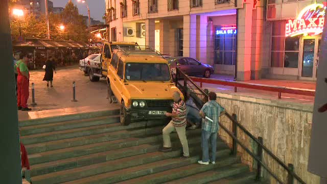 Aparitii misterioase, produse simultan, in 5 orase din tara. Masini de teren "plantante" peste tot