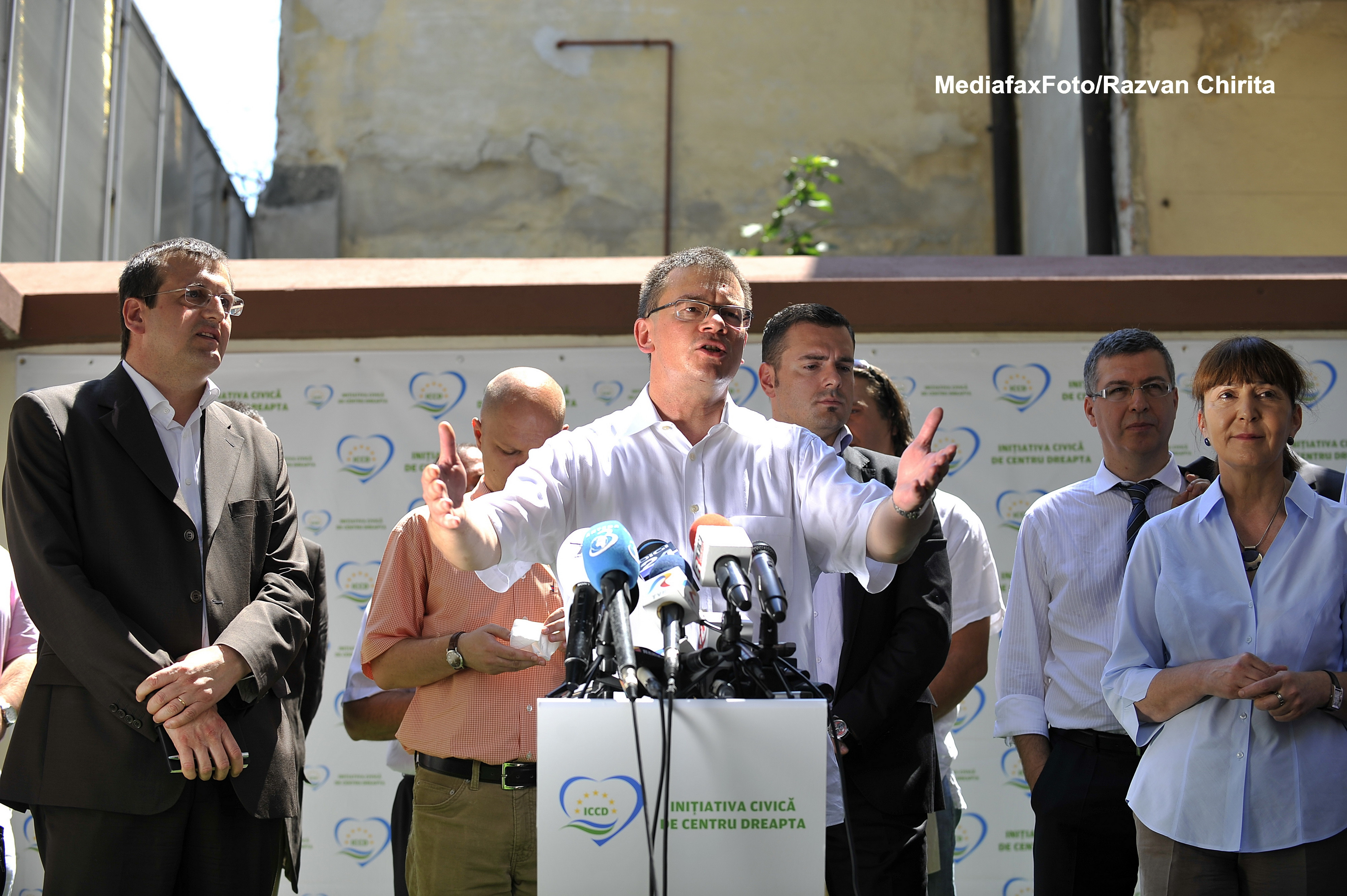 Mihai Razvan Ungureanu: Alianta dreptei se incheaga cu dificultate din cauza orgoliilor