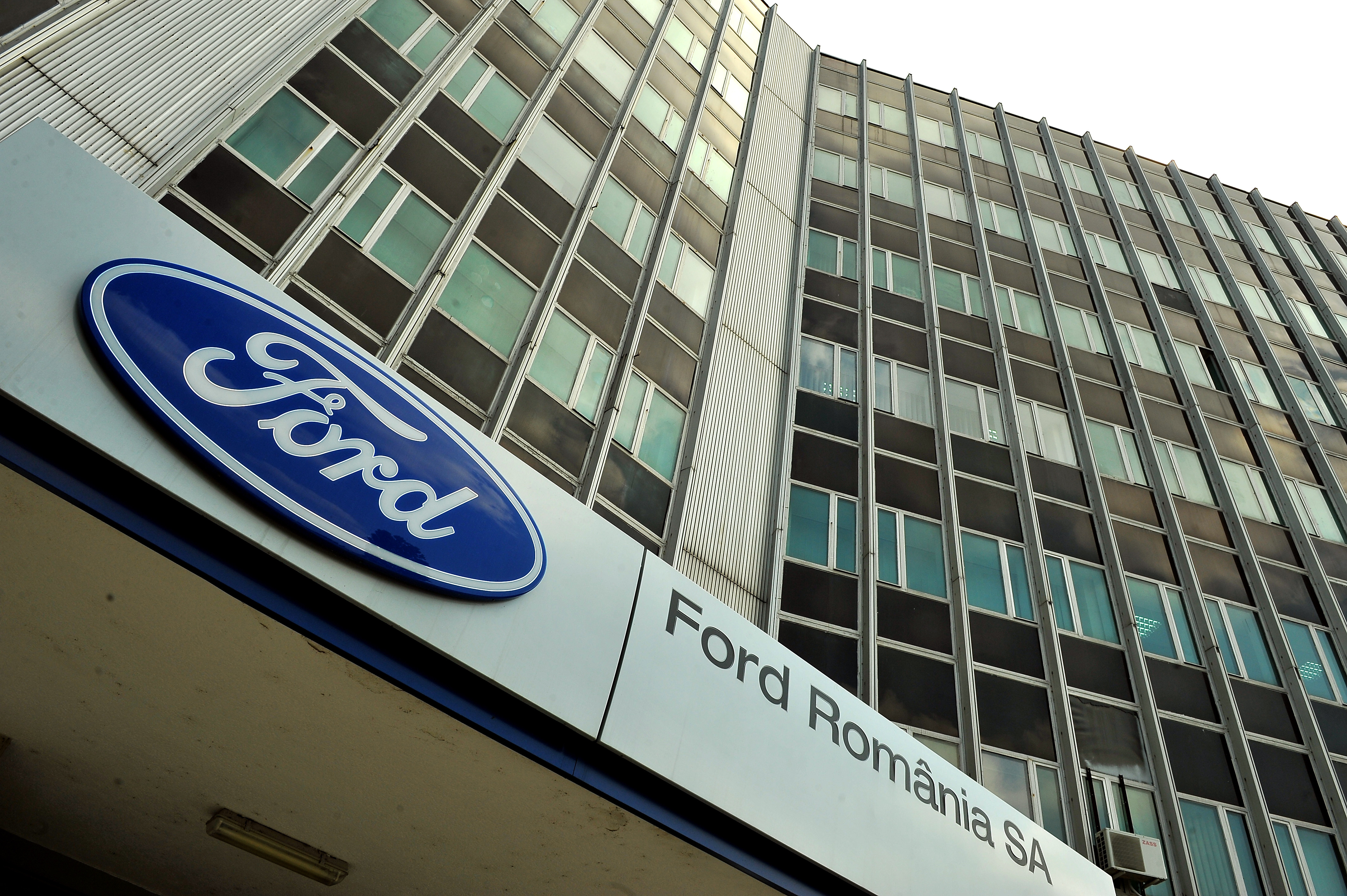 Angajatii Ford Romania vor primi de Pasti prime in valoare de 981 de lei