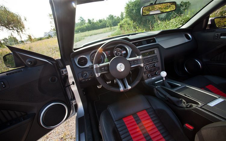 Ford ne aminteste de ce americanii sunt cunoscuti si pentru "muscle cars": Shelby Mustang 2013