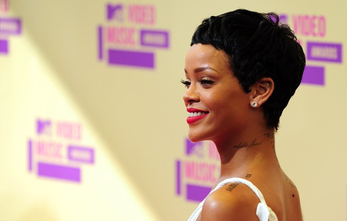 Rihanna a atras toate privirile la MTV Video Awards cu noul ei look, dar n-a luat decat un premiu