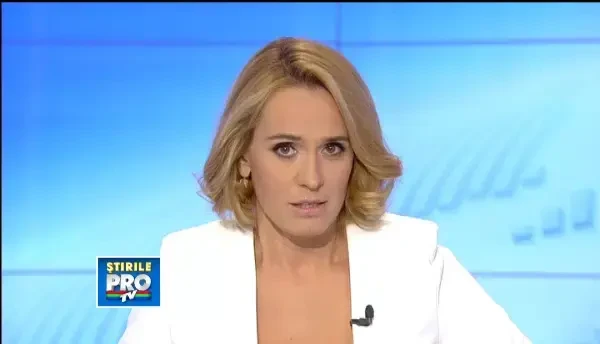 Peste 20 de masini au ars in incendiul ce a facut praf 2 hale ce ar apartine de Autoritatea Vamala