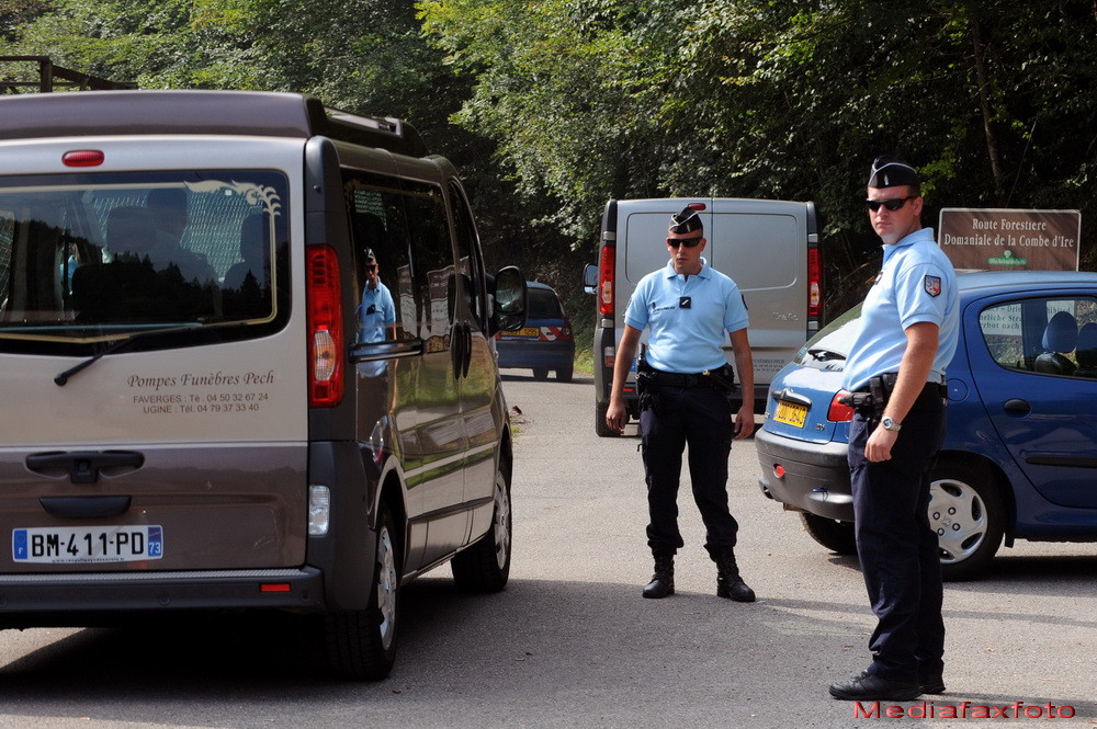 Fetita in varsta de 7 ani ranita in atacul din Alpi ramane singurul "martor-cheie" al crimei
