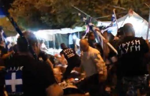 Imaginile simbol pentru o societate pe marginea prapastiei. Gestul partidului neo-nazist din Grecia