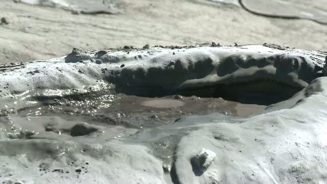 Vulcanii Noroiosi, locul care iti da impresia ca esti pe alta planeta. Peisajul iti taie respiratia