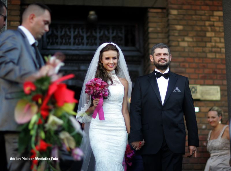 Fiica vicepresedintelui PNL Sorin Frunzaverde s-a casatorit.Cununia religioasa,oficiata de 17 preoti