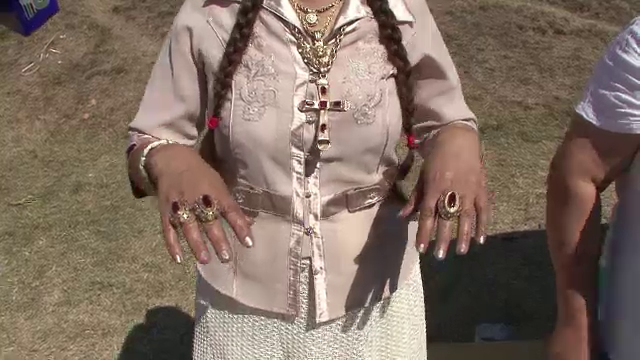 Regele Cioaba i-a rugat sa nu-si etaleze averea la Costesti. Sute de tigani nu s-au putut abtine