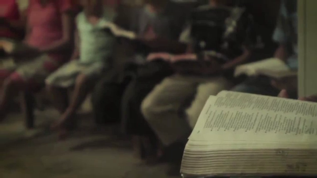 Patru romani sunt de negasit dupa ce au impartit Biblii intr-o tara musulmana. "Rugati-va pentru ei"