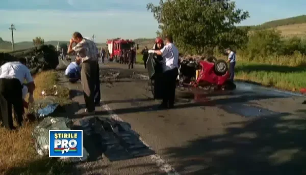 O mama si-a dus familia sub rotile unui Q7 in Mures. Cinci persoane au murit, inclusiv 2 copii