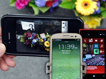 FOTOGRAFIA care sigur te va face sa razi. Apple, Nokia si Samsung intr-o ipostaza cu totul inedita