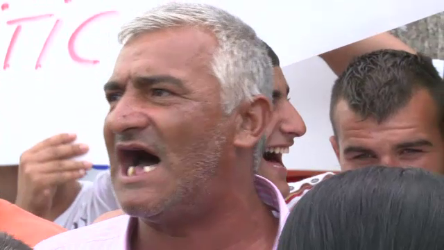 Protest pe santierul autostrazii Nadlac-Arad. Muncitorii sunt revoltati ca nu si-au primit salariile