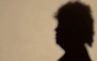 "Ma privea in cele mai intime momente". Ce a descoperit o femeie in podul casei, dupa 12 ani