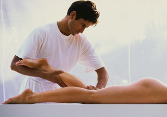 "Sunt complet dezgustata". Ce a descoperit o femeie cand s-a uitat spre barbatul care o masa