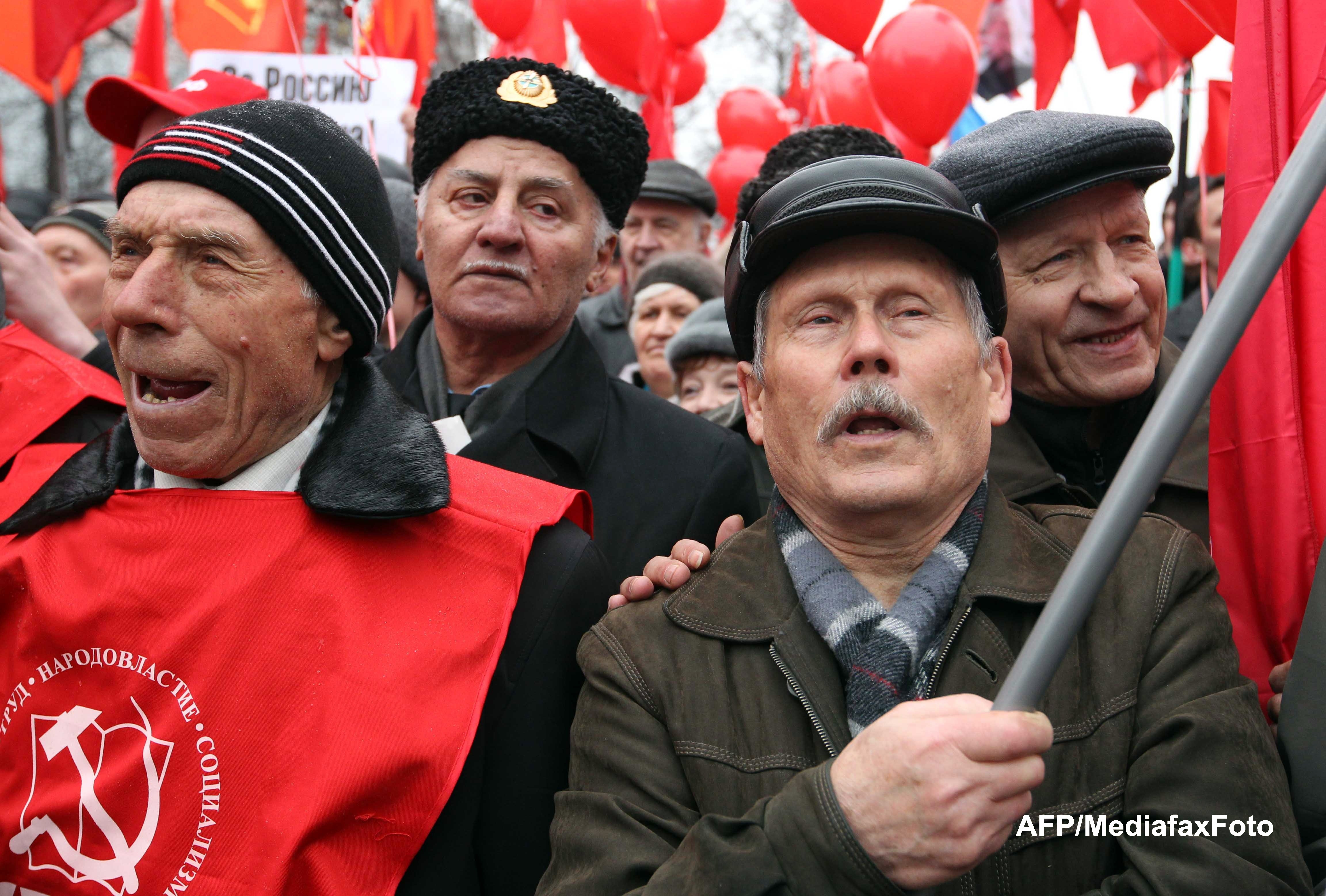 Zeci de mii de oameni manifesteaza la Moscova impotriva lui Putin