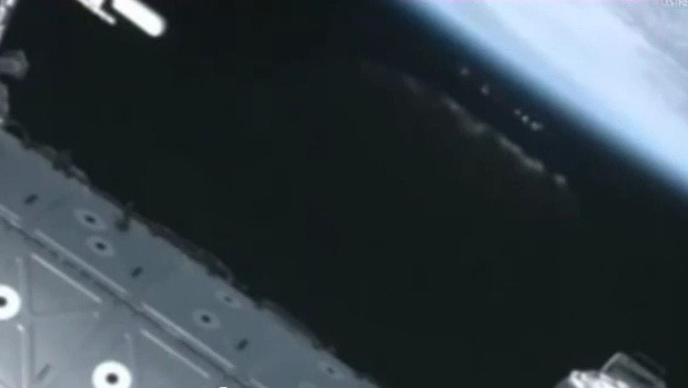VIDEO. OZN-uri filmate in apropiere de Statia Spatiala Internationala. "Este o nava URIASA"
