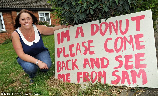 I-a refuzat invitatia la cafea si acum incearca disperata sa-l gaseasca, printr-un mesaj amuzant