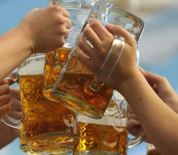 Romanii prefera berea autohtona si beau de 2 mld.euro pe an. Secretele celei mai consumate bauturi