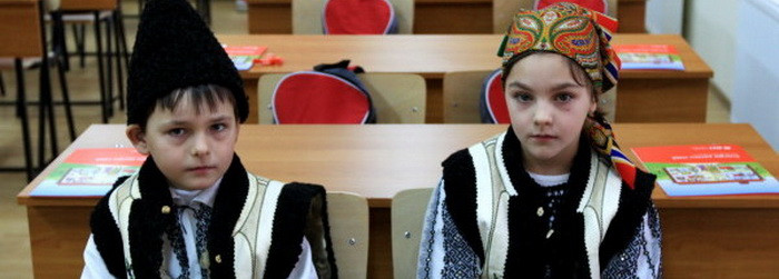 E-book-ul ar putea inlocui manualele in scolile din Romania. Un proiect de 960 de milioane de lei