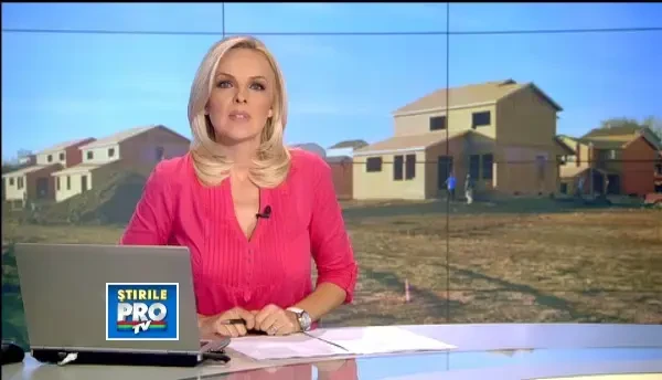 Intoarcerea la chirpici. Studentii la arhitectura invata cum sa construiasca case ecologice