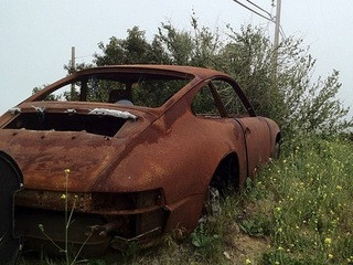 De frica unor atacuri teroriste,viceprimarul Stoia vrea sa trimita la fier vechi masinile abandonate