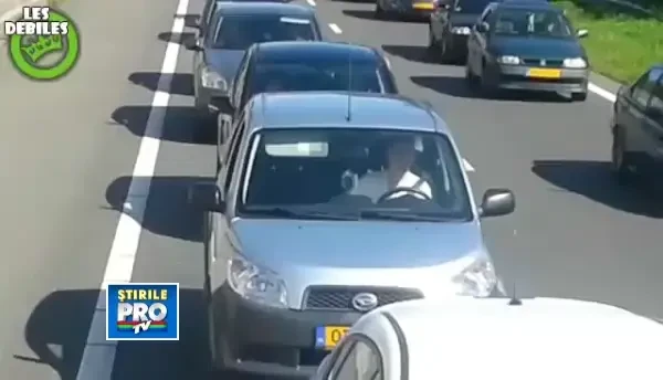 Ipostazele in care a fost filmat un cuplu intr-o masina aflata in trafic. Ce faceau cei doi. VIDEO