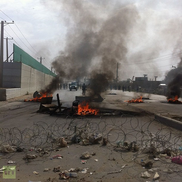 Protestele musulmane au ajuns in Afganistan. Multimea furioasa a atacat bazele militare NATO si SUA