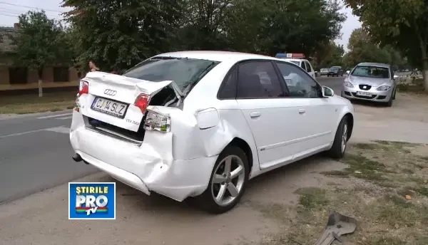 Un TIR plin cu cereale a lovit o masina la Mosnita Noua. Soferul nu a pastrat distanta regulamentara
