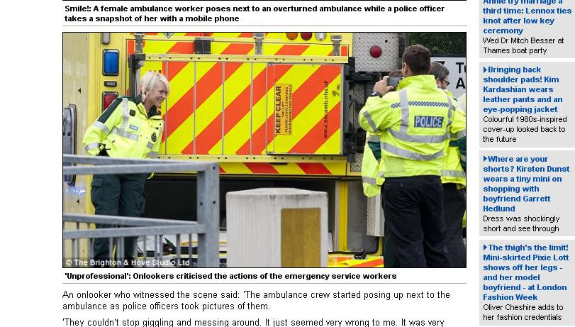 Ipostazele in care un paramedic a fost surprins la locul unui accident. A starnit furia trecatorilor