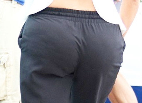 Diva nu va fi prea fericita cand va vedea pozele acestea. Ii poti vedea celulita prin pantaloni.FOTO