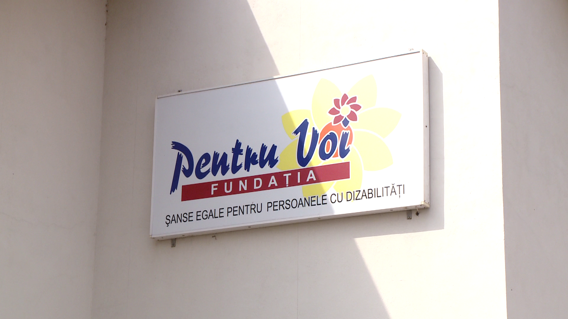 Blocarea fondurilor europene spublera sperantele tinerilor cu handicap fizic si intelectual