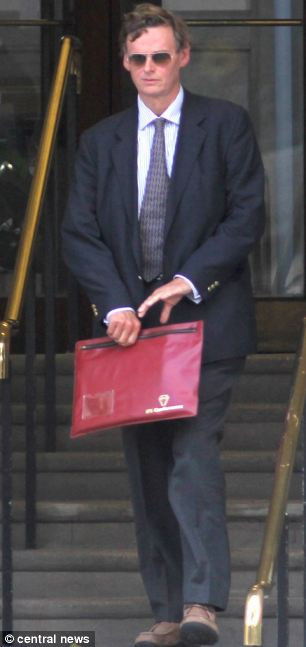 Un director Shell si-a distrus cariera dupa ce a folosit imprimanta gresita pentru "imagini oribile"