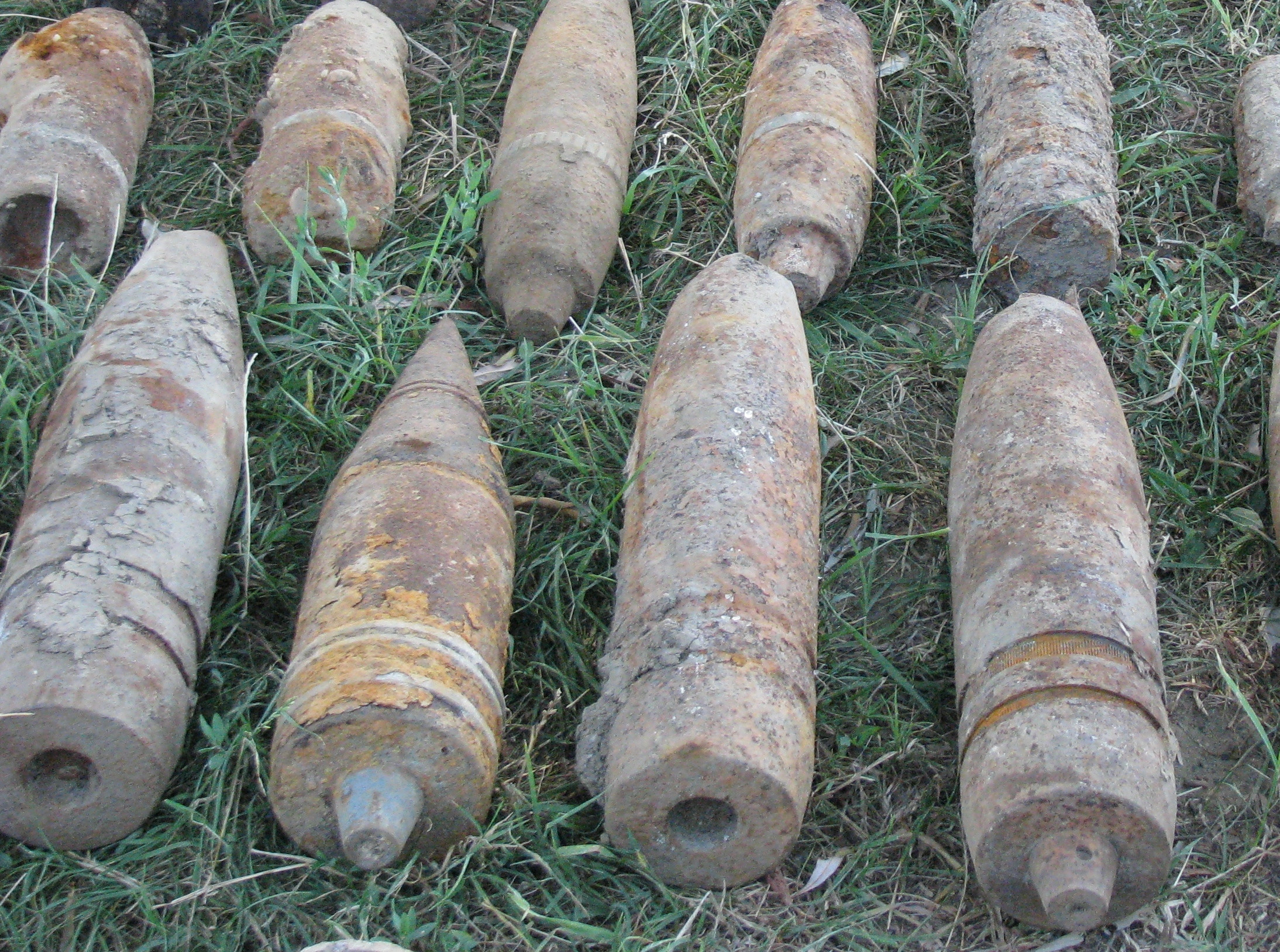 Zece proiectile din cel de-al Doilea Razboi Mondial, descoperite pe o plaja din Navodari