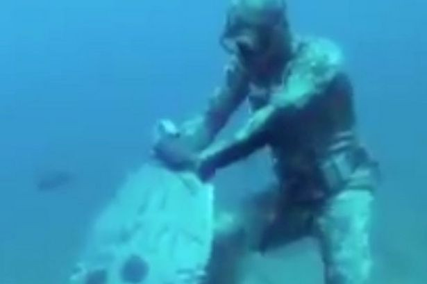 Spaima vietii pentru un scafandru. Cum a fost atacat de nicaieri de un "monstru". Video