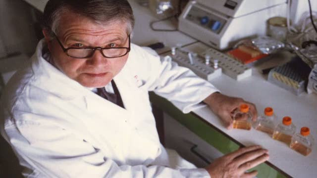Luc Montagnier, profesorul care a luat Nobel pentru descoperirea HIV, reia cercetarile in Romania