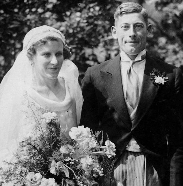 A jurat ca-i va scrie sotului in fiecare zi. Si-a tinut promisiunea, chiar si dupa ce el a murit