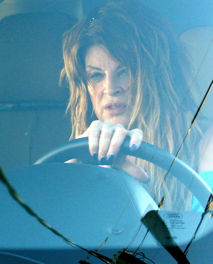 Nici prietenii nu au recunoscut-o. Vedeta nu a aratat niciodata mai urat ca acum. GALERIE FOTO